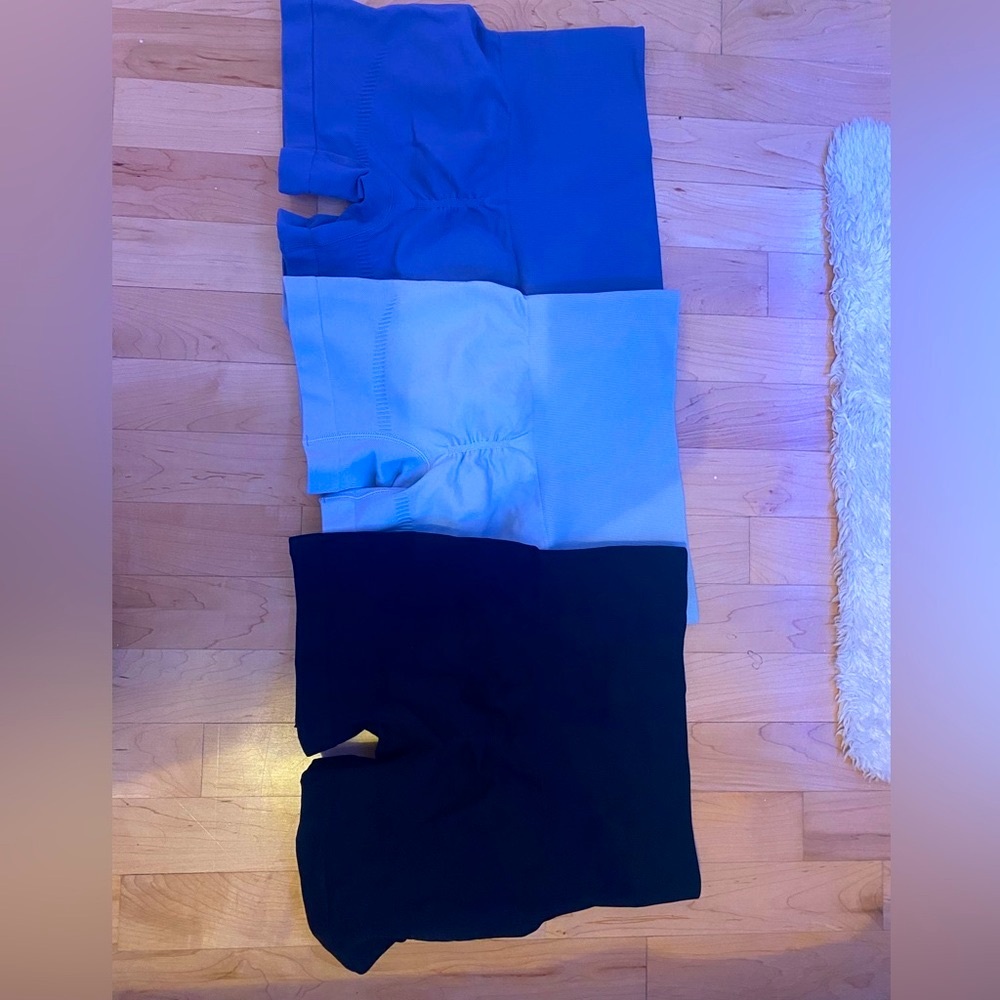 Bundle of 3 seamless scrunch butt gym shorts